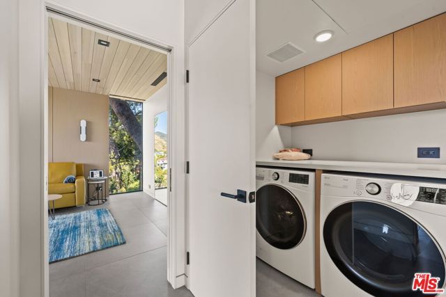 5671 Spreading Oak Drive, Los Angeles, CA 90068