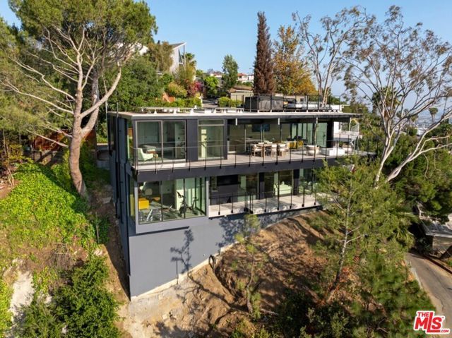 5671 Spreading Oak Drive, Los Angeles, CA 90068