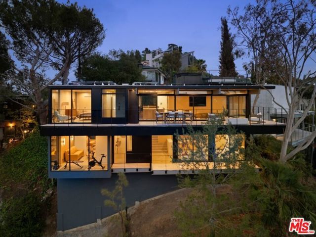 5671 Spreading Oak Drive, Los Angeles, CA 90068