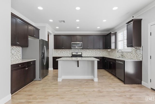 8216 Coral Point Court, Bakersfield, CA 93313