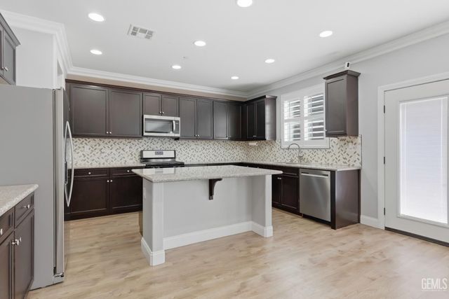 8216 Coral Point Court, Bakersfield, CA 93313