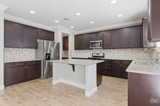 8216 Coral Point Court, Bakersfield, CA 93313