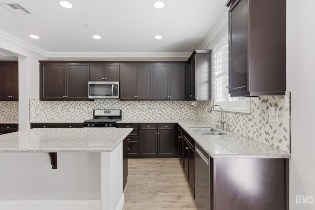 8216 Coral Point Court, Bakersfield, CA 93313