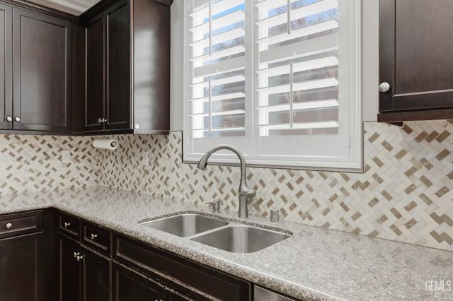 8216 Coral Point Court, Bakersfield, CA 93313