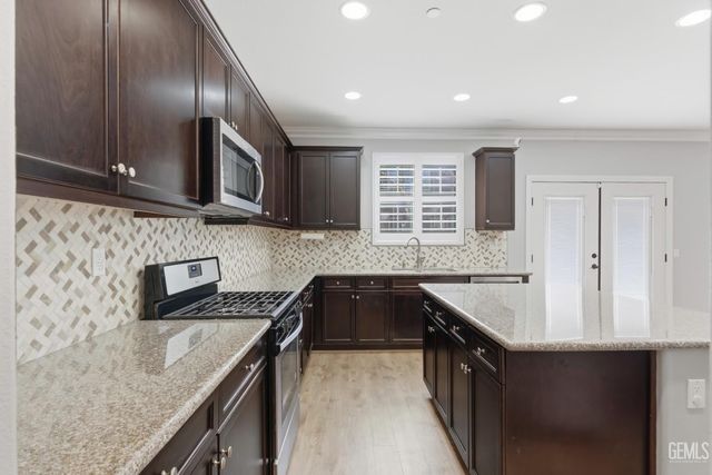 8216 Coral Point Court, Bakersfield, CA 93313