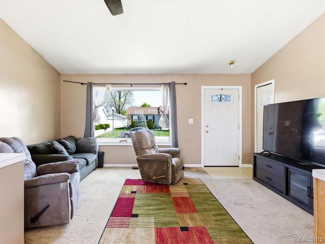 685 Heather Lane, Marysville, MI 48040