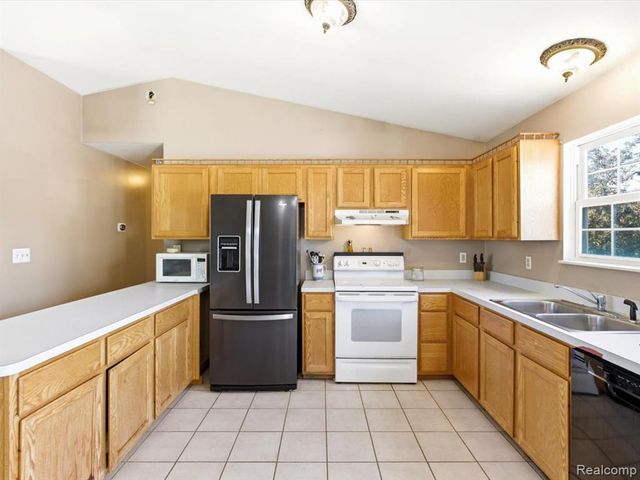 685 Heather Lane, Marysville, MI 48040