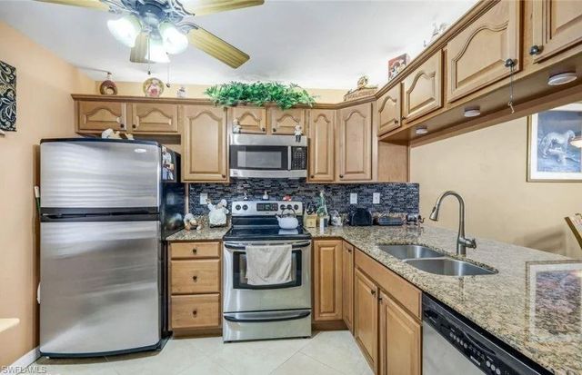 9270 Lake Park DR # 206, Fort Myers, FL 33919