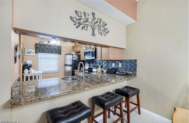 9270 Lake Park DR # 206, Fort Myers, FL 33919