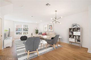 2700 E Chaucer 14, Los Angeles, CA 90065