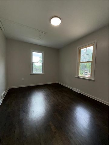 1813 N Farview Drive, Independence, MO 64058