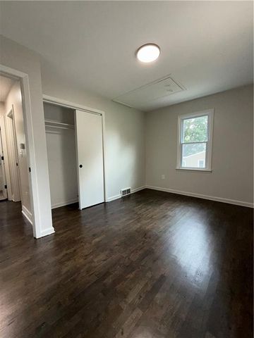 1813 N Farview Drive, Independence, MO 64058