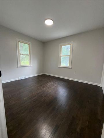 1813 N Farview Drive, Independence, MO 64058