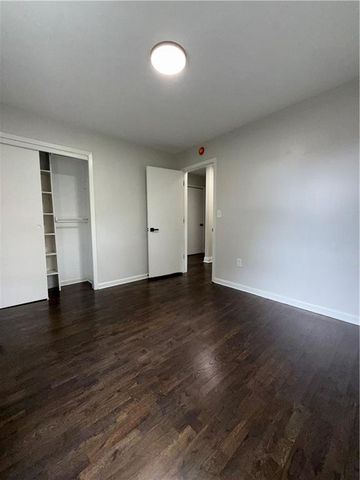 1813 N Farview Drive, Independence, MO 64058