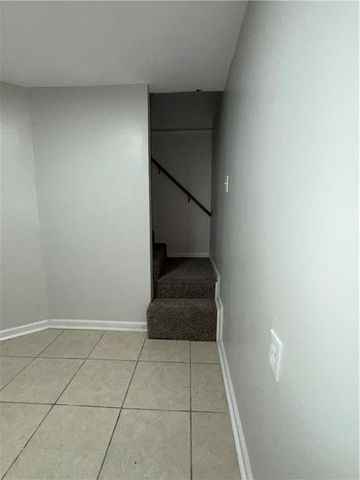 1813 N Farview Drive, Independence, MO 64058