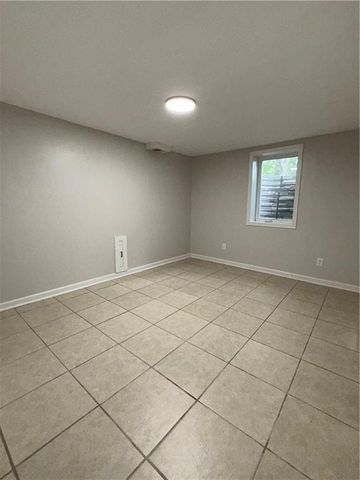 1813 N Farview Drive, Independence, MO 64058