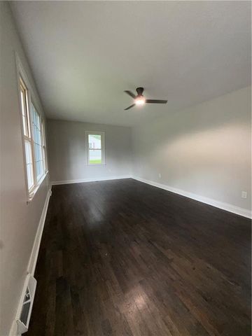 1813 N Farview Drive, Independence, MO 64058