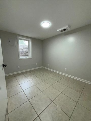 1813 N Farview Drive, Independence, MO 64058