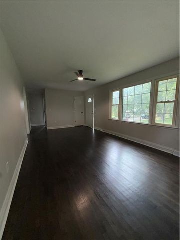 1813 N Farview Drive, Independence, MO 64058