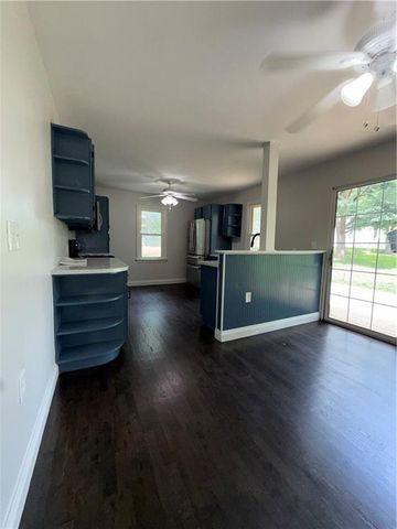 1813 N Farview Drive, Independence, MO 64058