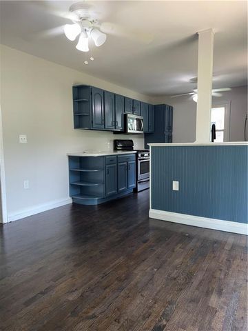 1813 N Farview Drive, Independence, MO 64058