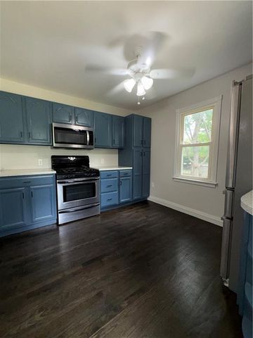 1813 N Farview Drive, Independence, MO 64058