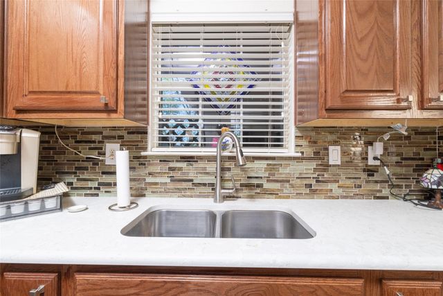 160 Greathouse Village, Decatur, TX 76234