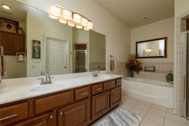 160 Greathouse Village, Decatur, TX 76234