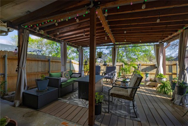 160 Greathouse Village, Decatur, TX 76234