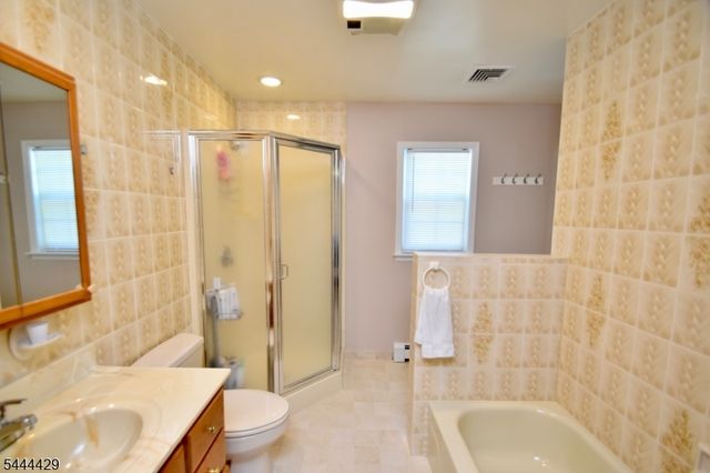 35 Deerfield Dr, Hardyston Twp., NJ 07416