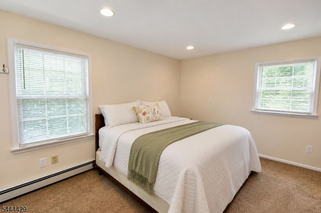35 Deerfield Dr, Hardyston Twp., NJ 07416