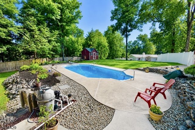 35 Deerfield Dr, Hardyston Twp., NJ 07416
