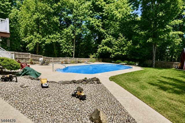35 Deerfield Dr, Hardyston Twp., NJ 07416