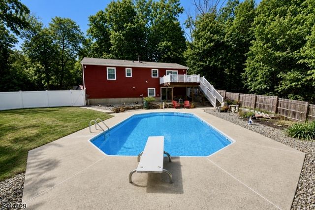 35 Deerfield Dr, Hardyston Twp., NJ 07416