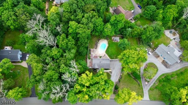 35 Deerfield Dr, Hardyston Twp., NJ 07416
