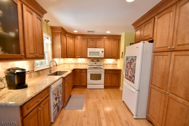 35 Deerfield Dr, Hardyston Twp., NJ 07416