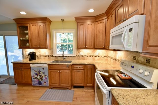 35 Deerfield Dr, Hardyston Twp., NJ 07416