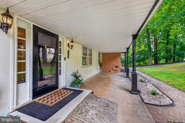 715 AMBLESIDE DR, Wilmington, DE 19808