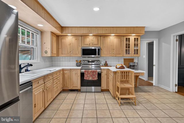 715 AMBLESIDE DR, Wilmington, DE 19808