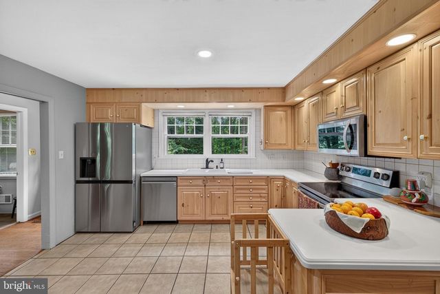 715 AMBLESIDE DR, Wilmington, DE 19808