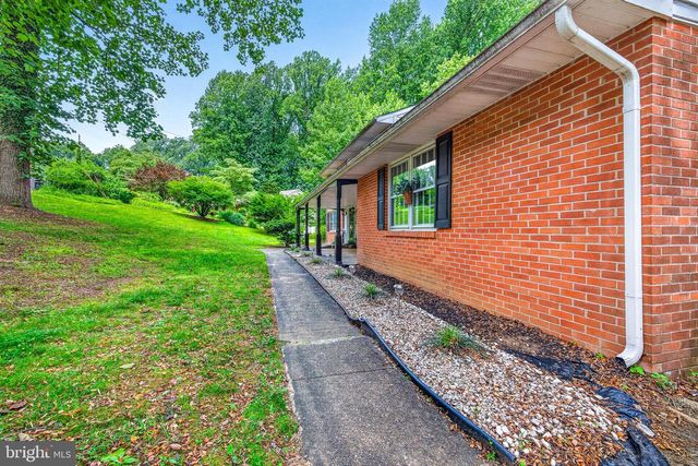 715 AMBLESIDE DR, Wilmington, DE 19808