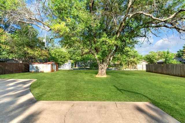 202 Diane Drive, Sanger, TX 76266