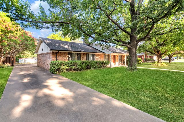 202 Diane Drive, Sanger, TX 76266