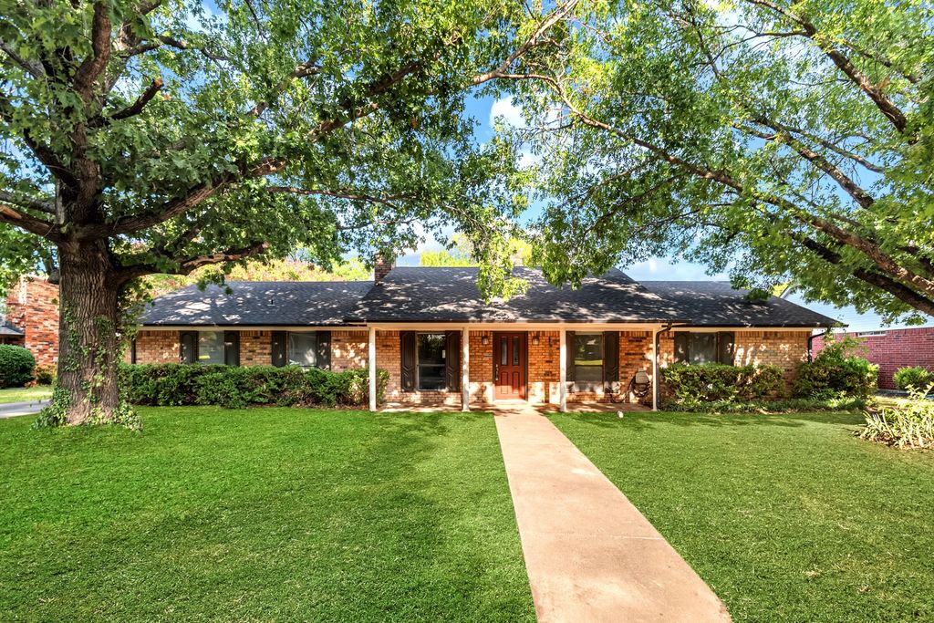 202 Diane Drive, Sanger, TX 76266