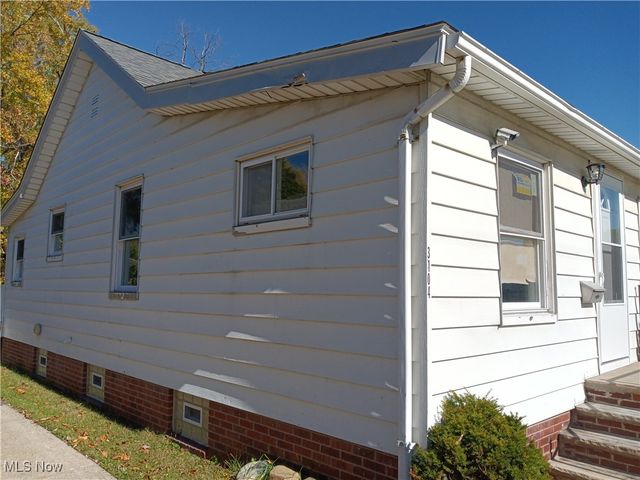 3104 Liggett Drive, Parma, OH 44134