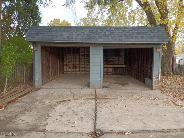 3104 Liggett Drive, Parma, OH 44134