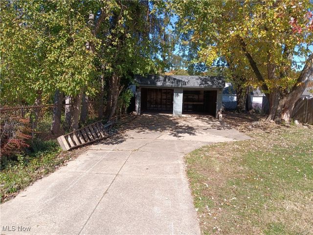 3104 Liggett Drive, Parma, OH 44134