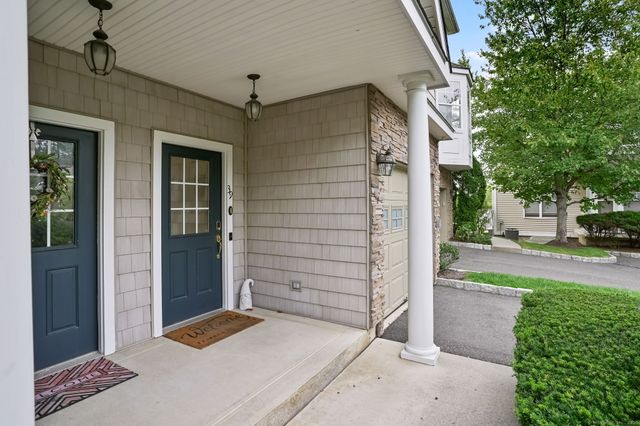 39 Woodcrest Lane 39, Danbury, CT 06810