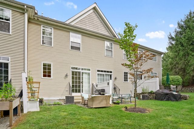 39 Woodcrest Lane 39, Danbury, CT 06810