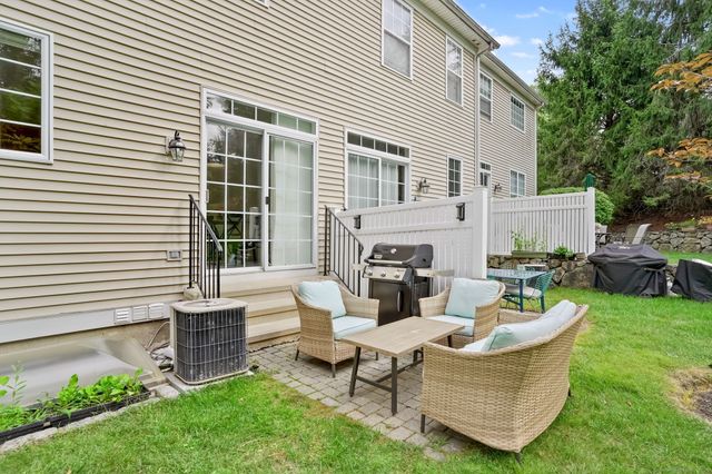 39 Woodcrest Lane 39, Danbury, CT 06810